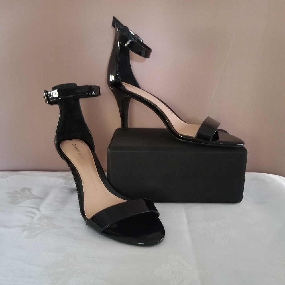 Gianni Bini black heels